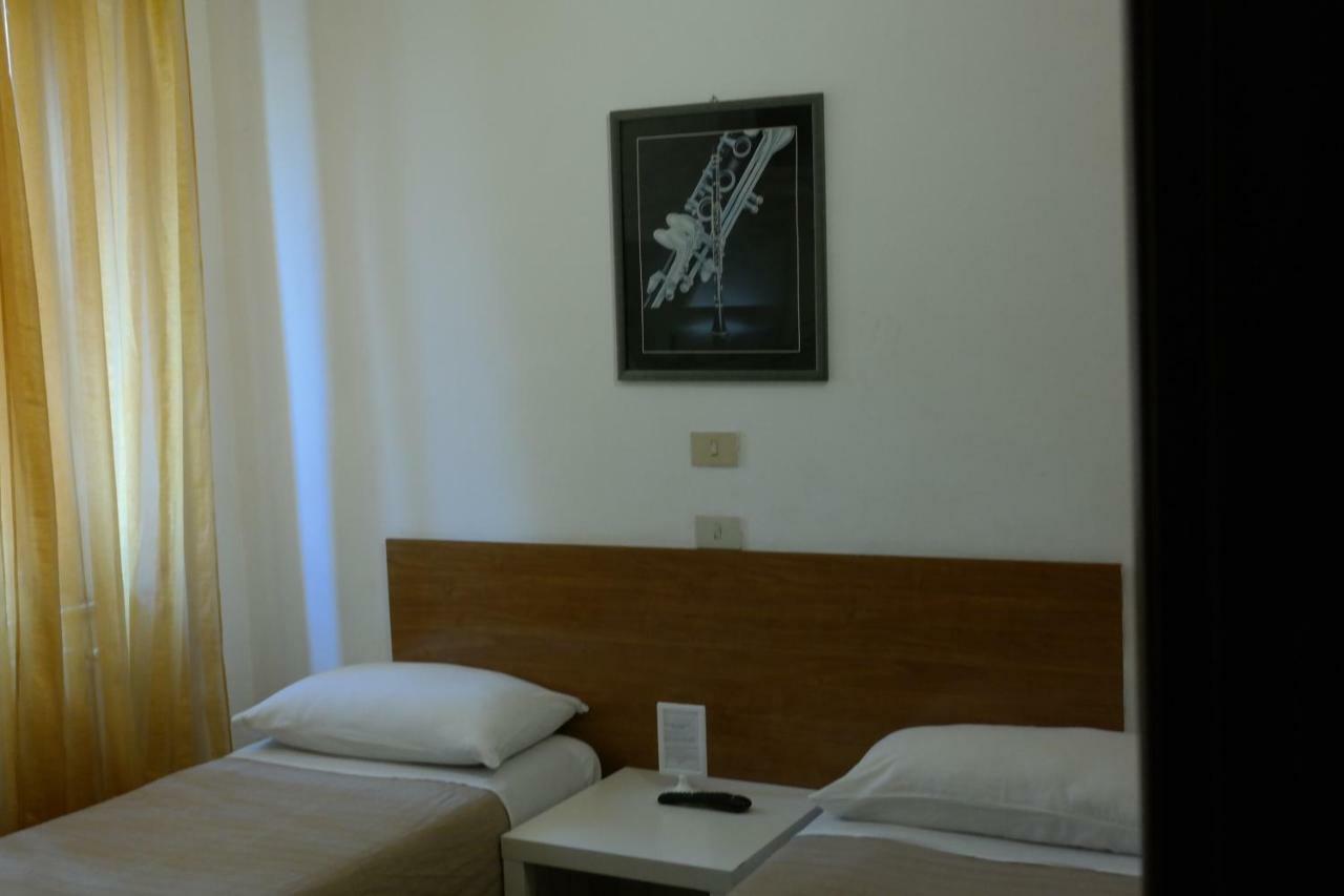 Hotel Houston Livorno - Struttura Esclusivamente Turistica - Not For Business Or Workers Экстерьер фото