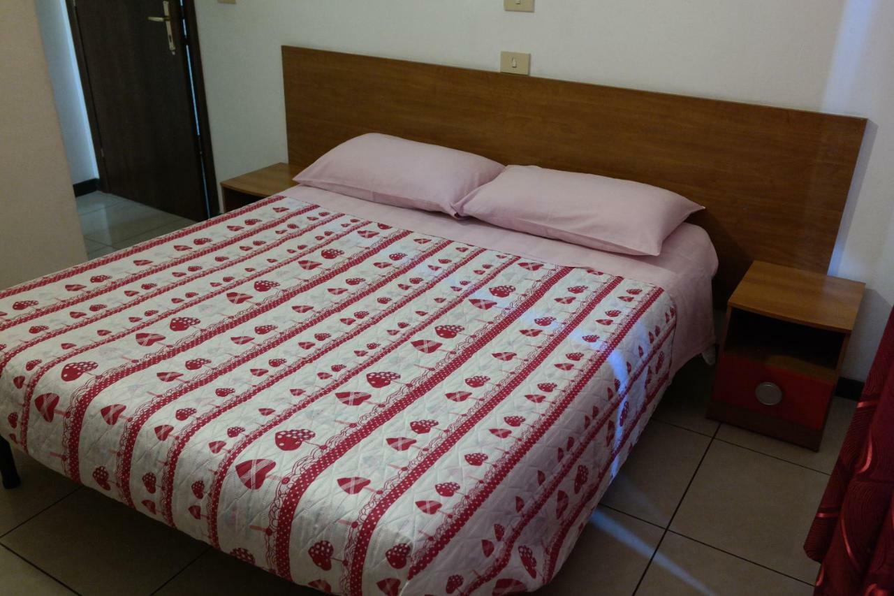 Hotel Houston Livorno - Struttura Esclusivamente Turistica - Not For Business Or Workers Экстерьер фото