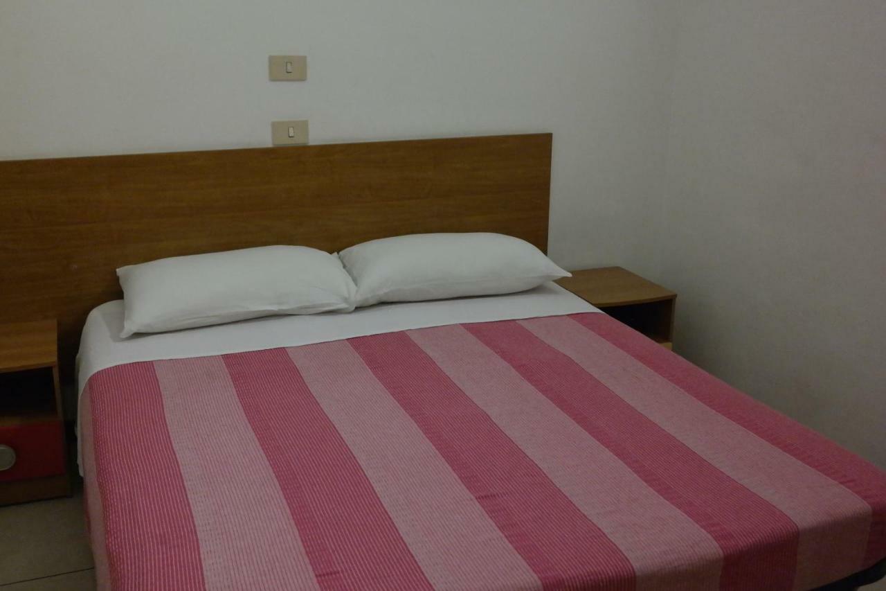 Hotel Houston Livorno - Struttura Esclusivamente Turistica - Not For Business Or Workers Экстерьер фото