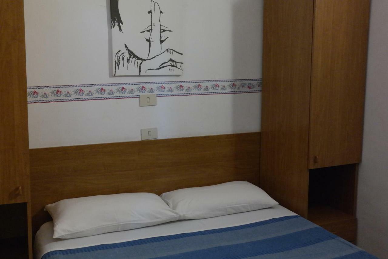 Hotel Houston Livorno - Struttura Esclusivamente Turistica - Not For Business Or Workers Экстерьер фото