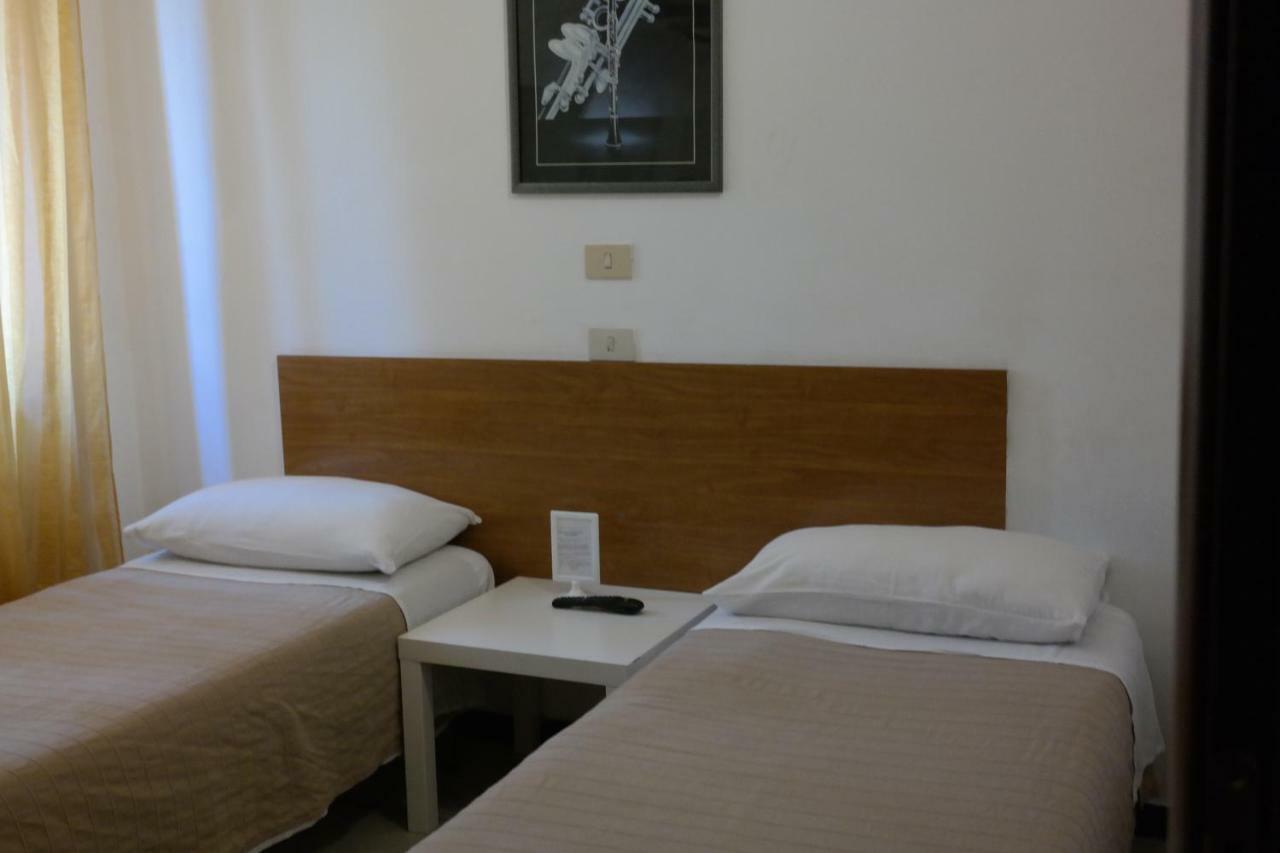 Hotel Houston Livorno - Struttura Esclusivamente Turistica - Not For Business Or Workers Экстерьер фото