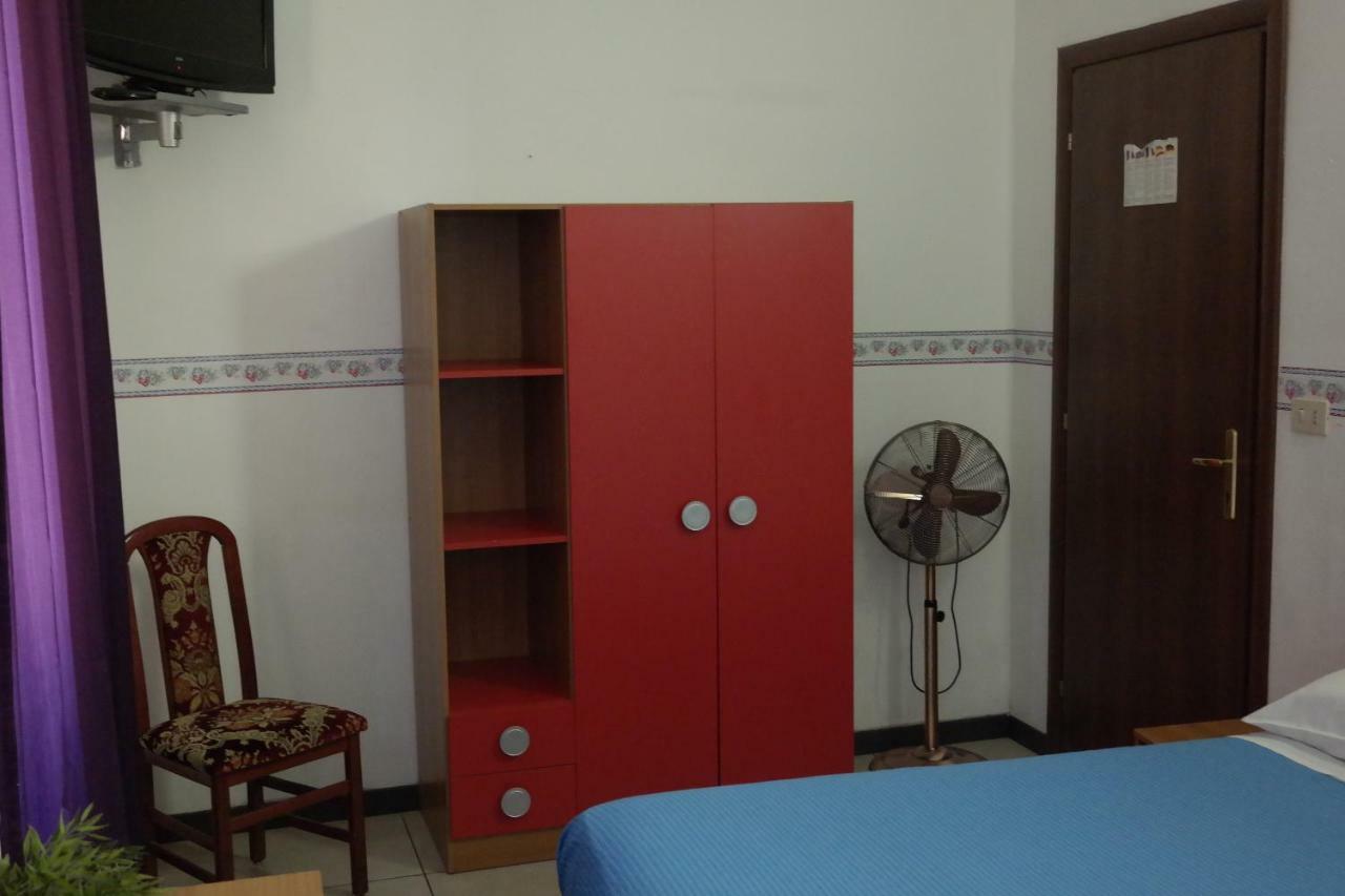 Hotel Houston Livorno - Struttura Esclusivamente Turistica - Not For Business Or Workers Экстерьер фото