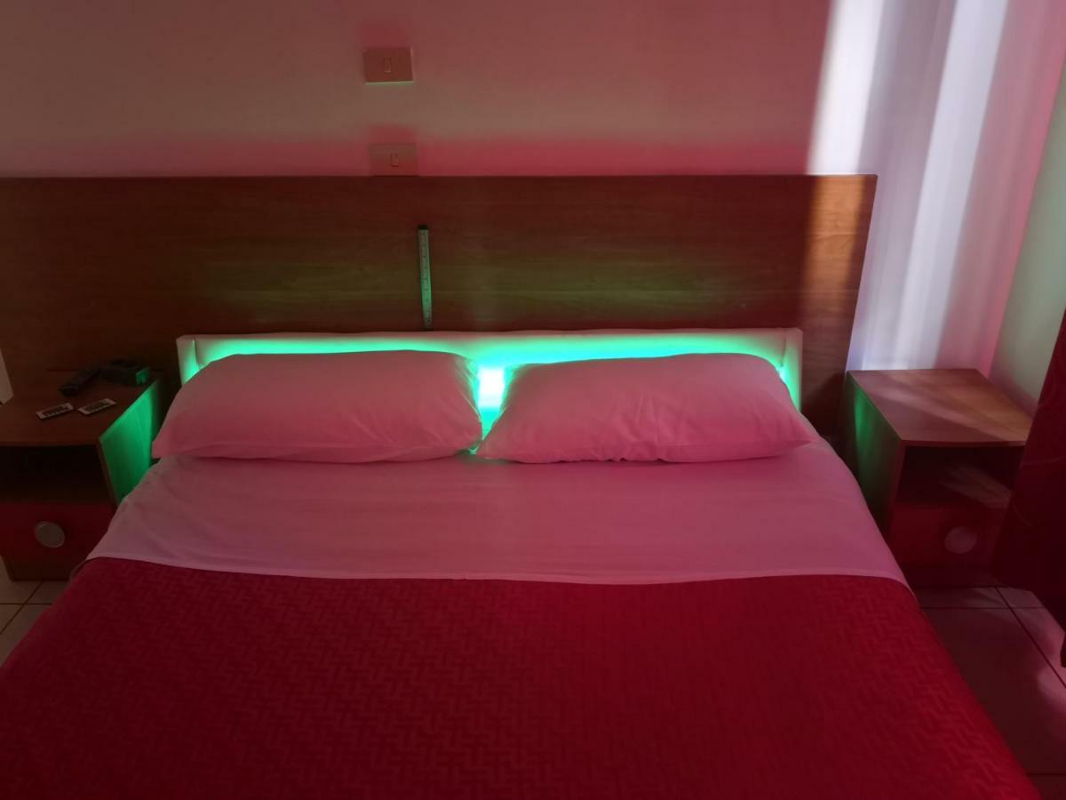 Hotel Houston Livorno - Struttura Esclusivamente Turistica - Not For Business Or Workers Экстерьер фото